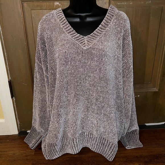 Zenana Outfitters Sweaters - Zenana Outfitters Gray Brown Plush Cozy Long Sleeve V Neck Ribbed Sweater Size M